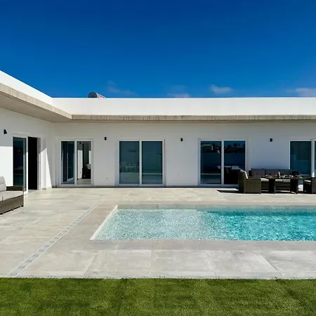 Canaryislandshost L Calma Costa Teguise